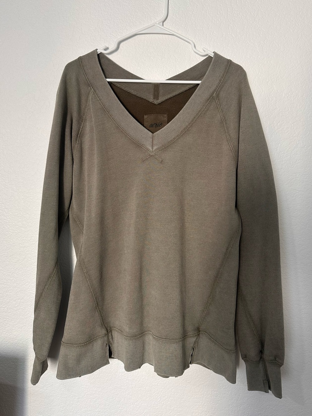 Arie Olive V-Neck Pullover Sweatshirt